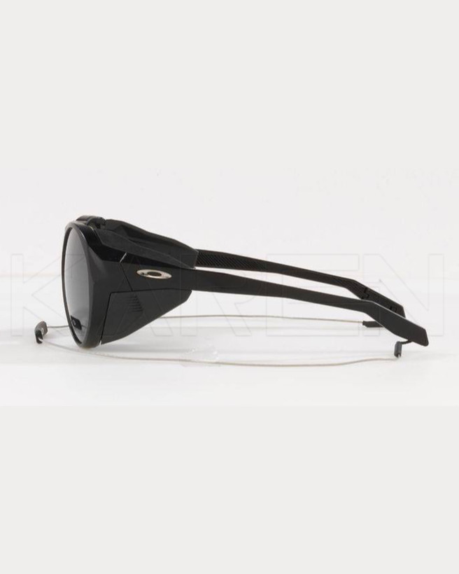 عینک اوکلای Oakley OO946